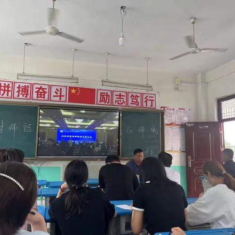 学无止境，奋力前行——底阁镇中学甘沟校区英语组➕艺体组全体教师参加“山东省教科院新课程系列培训”