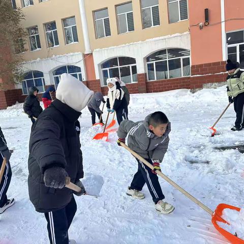 第三小学劳动热情和冬之乐“雪趣”活动