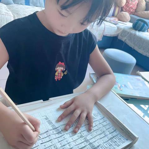 “习语”润童心 “五星”向未来