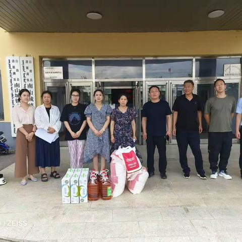 八一走访慰问  情暖退役军人