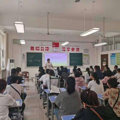 【家校共育】从“新”遇见，从“心”开始——初二东校区家长会