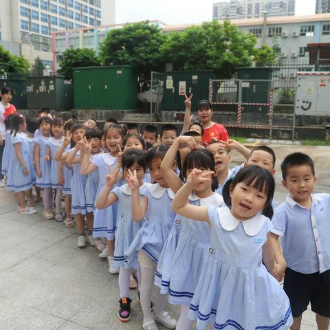 晶晶中海康城幼儿园幼小衔接主题活动——“走进小学，感悟成长”