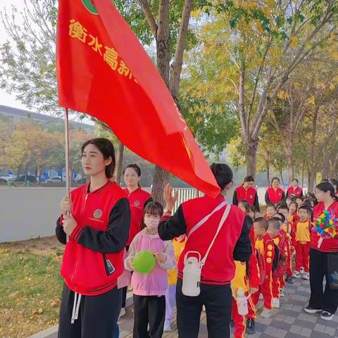 晨露和风幼儿园 “与爱童步 乐享秋天” 徒步活动