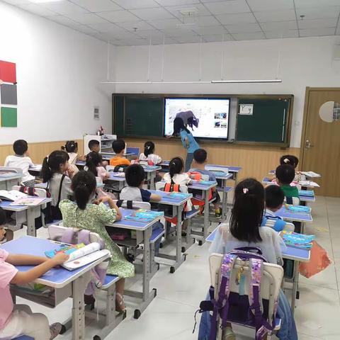 [庆祝][庆祝][庆祝]好消息     “暑期格林易学爱心托管营开始罗，名额有限！