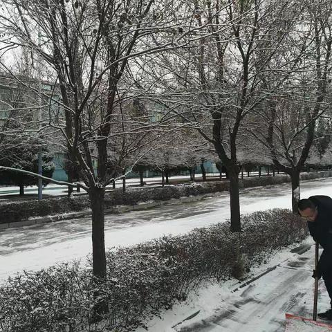 扫雪记—技术室积极落实分公司现场管理制度