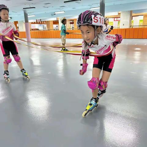 我是池阳小学三年级二班蒲芃欣，我正在参加微健康之“最强体育星”