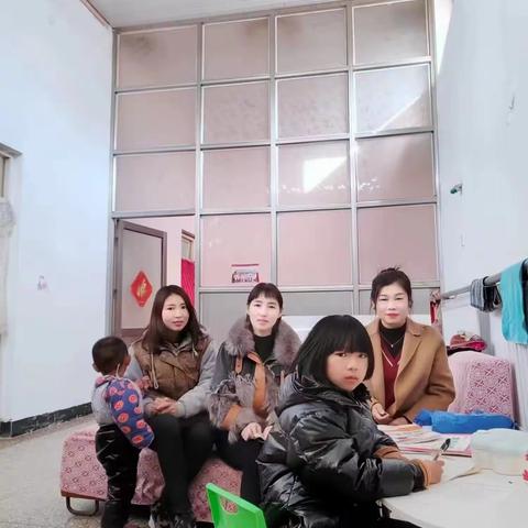 明德小学开展“万师访万家”活动