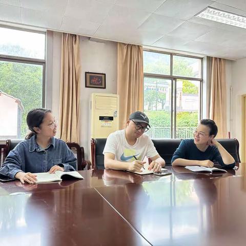 “题”练精彩  “说”出智慧———老竹民族学校小英科组命题说题活动