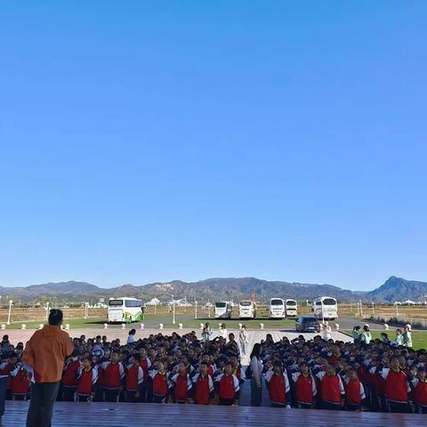 “在游中学，在学中思”——呼市四中四年级“秋季外出研学”活动记录