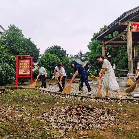 琴城镇开展“全民健康过端午，共创美好新家园”环境卫生整治活动