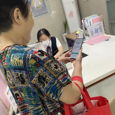 青岛农商银行周口路支行开展钱币学会答题活动