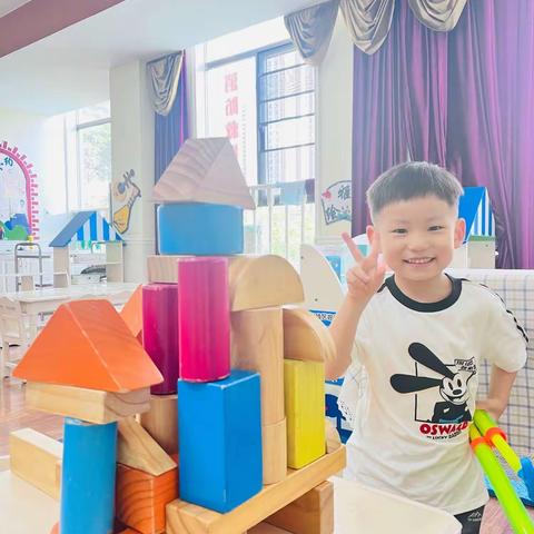 大家好！我是襄阳红星伟才幼儿园KB1班的陈景明小朋友！一起来见证我的成长吧~~