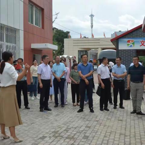 吴忠市市直机关工委观摩朝阳小学“三进”工作