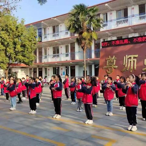 社旗县第二小学“九九重阳节 浓浓敬老情” 二六班主题升旗仪式