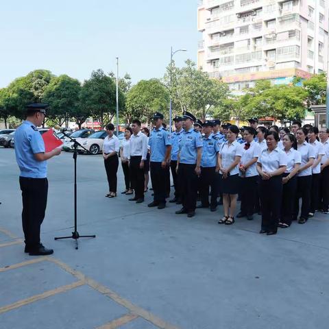 百色市龙景支行走进农贸市场开展“反诈”宣传活动