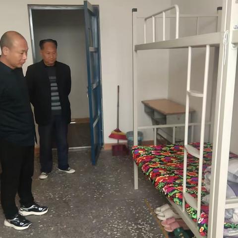 温县武德镇徐堡初级中学加强寝室安全卫生管理工作，促进养成教育