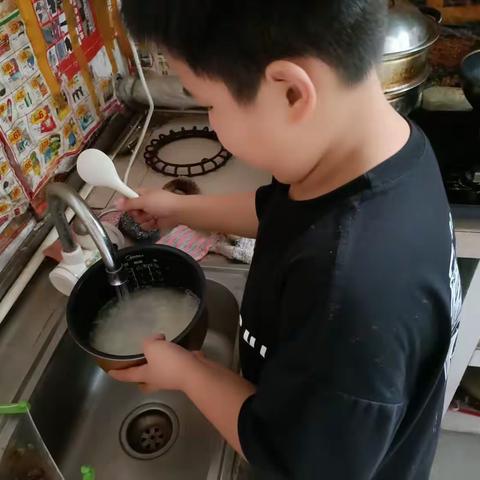 小吕小学  四年级  戈梓琪  我会蒸大米饭