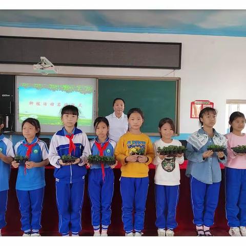 我和小苗共成长     周家中心学校三年四班