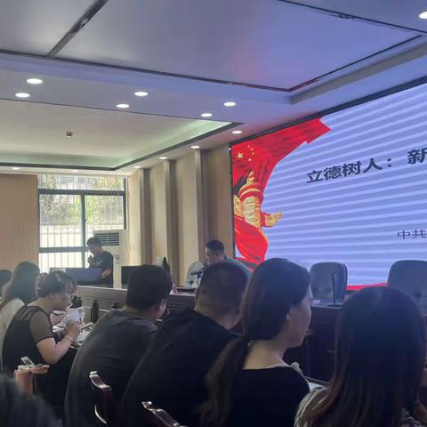 开展青年教师培训，助推青年教师成长