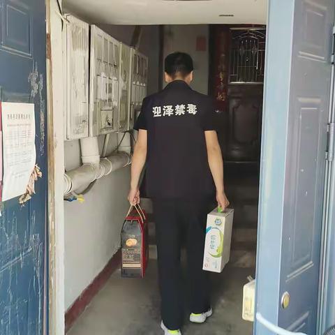 送温暖，树立信心。