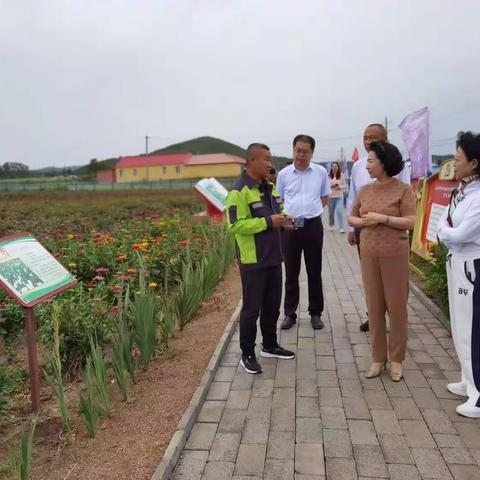 走进田间地头 助力种业振兴发展