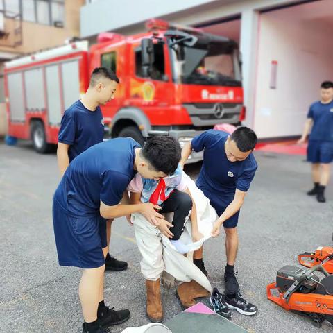 消防零距离  职业初体验之夏日送清凉志愿服务活动1