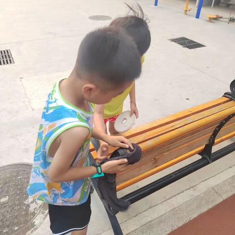 手拉手，文明行动在身边