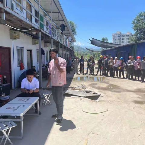 工行临夏开发区支行开展“百场路演”营销活动