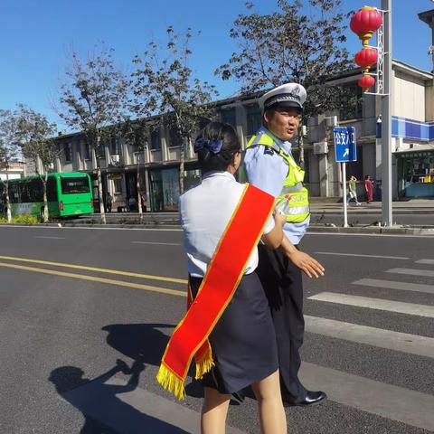 炎热夏日，共建美好——克拉玛依建行石油支行为交警同志炎热夏季送上清凉