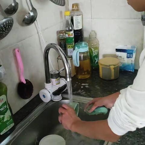 柳城小学605中队涂可欣队员2023年“你好，暑假！”莲君养成记之做家务