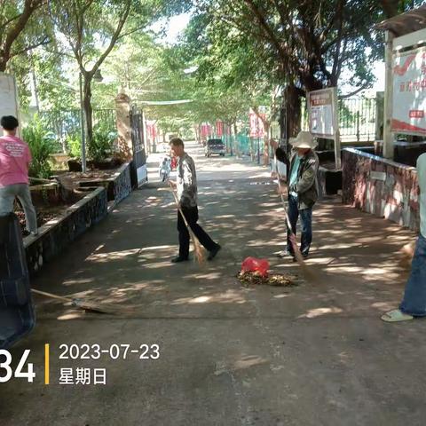 陀头村进行三创卫生人居环境整治工作