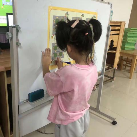 丽和华庭幼儿园中二班———创意思维汇报课