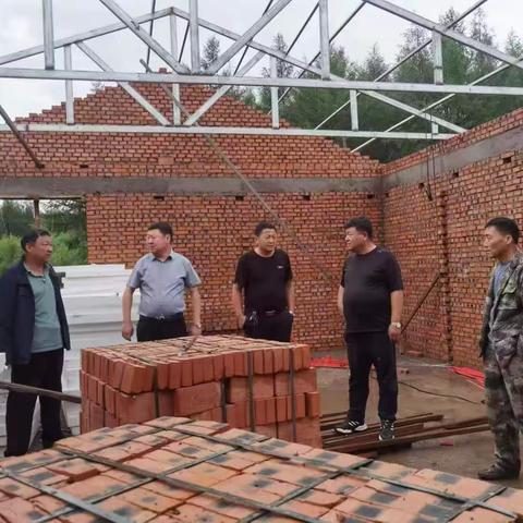 党组成员、副局长陈双林深入西口林场督导检查管护站用房改造项目