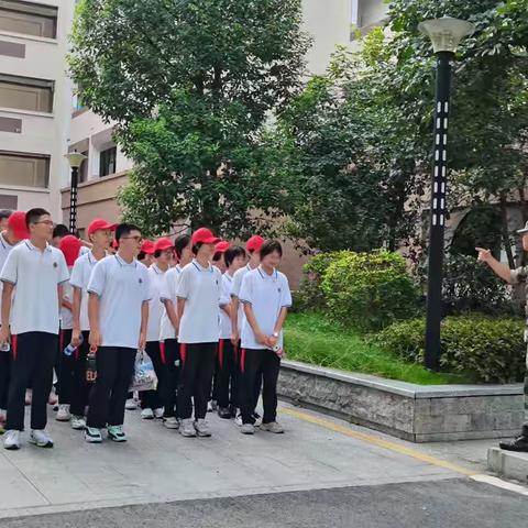 贵在坚持，难在坚持，成在坚持——龙岩一中锦山学校2024届九（1）班军训第一天