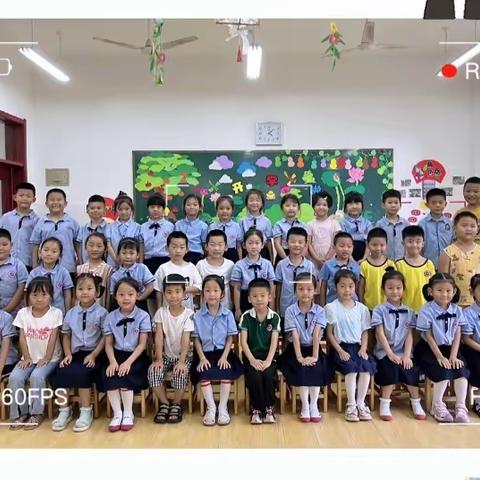 🌈不负时光，童年有你。明德幼儿园大二班“我们毕业啦”🌟