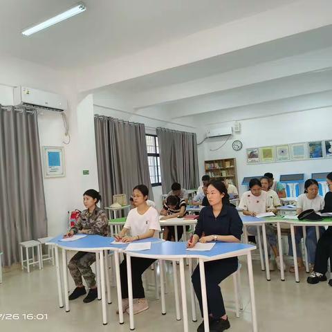 以述评促成长——东方市感恩学校举行教学述评活动