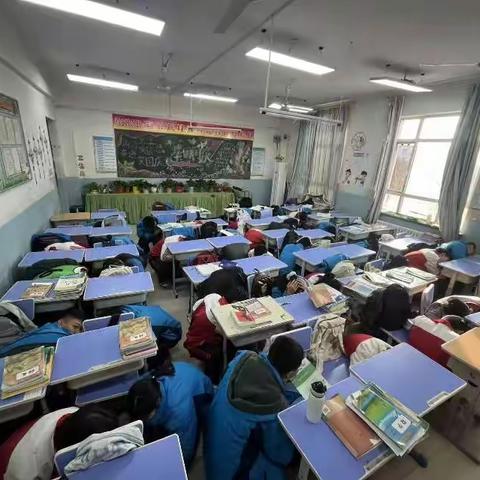 《防震于心，演练于行，守护校园平安》 ----托克逊县第一中学地震演练活动纪实