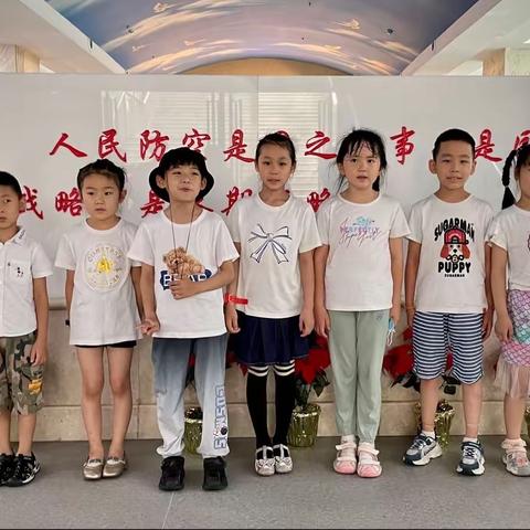 无锡和畅实验小学一（1）班假日安全小队走进民防科普教育体验馆参观体验