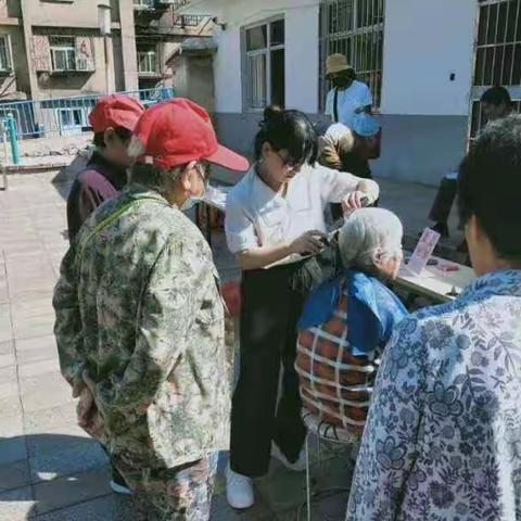 铁铜沟社区公益日——“小市集”汇聚为民“大能量”