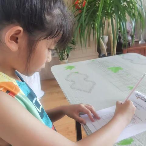 莱州市双语学校一（1）中队赵紫珺《创生书法》日常练字