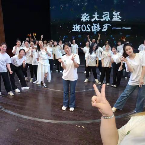 我们是，“最炫”七班