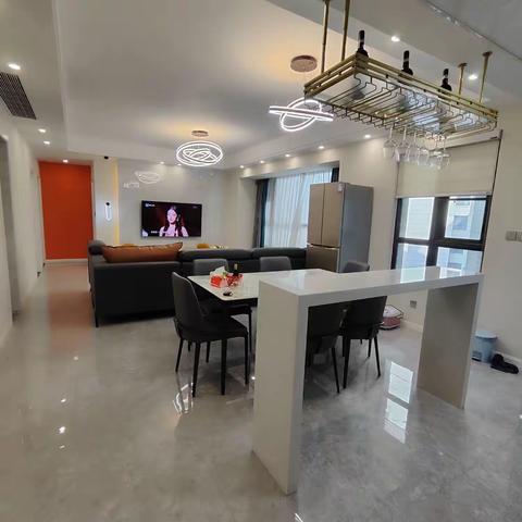 ⭐️🔑南湖世家豪装3/2/2卫，中央空调，房东回重庆亏本急69.8万，93产权带产权车位看房6758