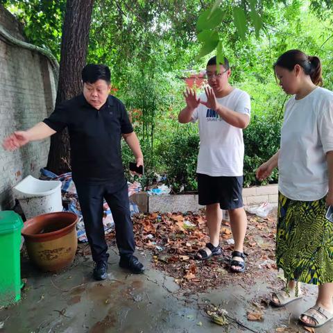 暴雨多发季    防汛无小事----逸夫艺术小学防汛安全隐患排查