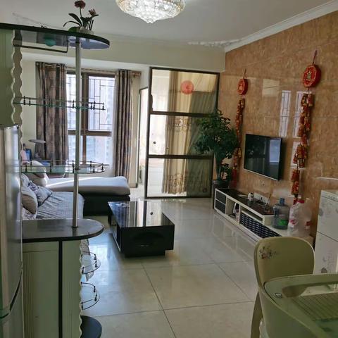 维多利亚套三，楼层采光好，两台空调16000/年，看房热线:15700641554