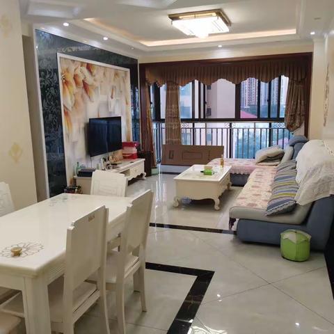 金色春天精品三室两厅两卫，租20000/年，租金可接受小刀，房子楼层好，视野开阔。看房热线:15700641554