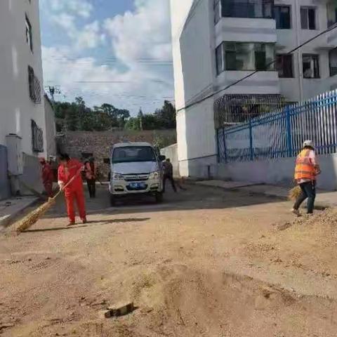 忻州市北方中学315班杨子轩致敬劳动者——风雨无阻的环卫人