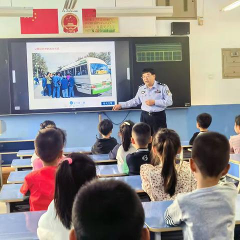 【百家讲堂】交警进课堂，安全伴我行——一年级九班家长进课堂