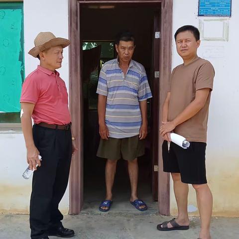 南群村委会、乡村振兴工作队开展进村脱贫户、召开家庭会工作