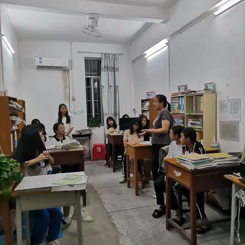 循循叮嘱守平安  暖心呵护助成长一一记云潭一中关爱女生双节行动