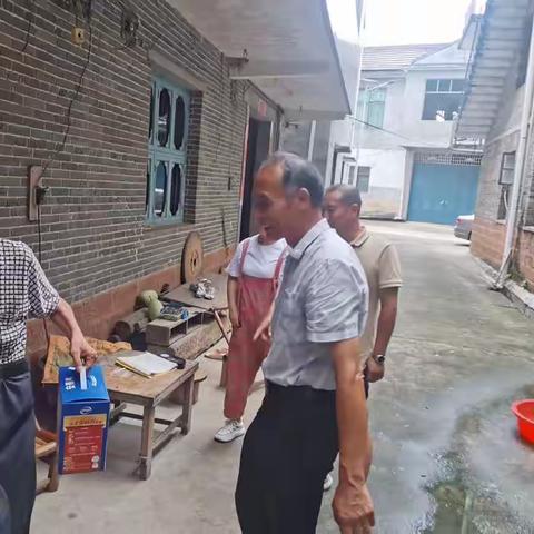 “八一”走访慰问活动